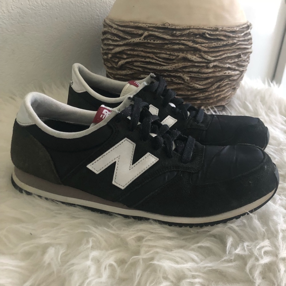 New Balance 420 tennis shoes